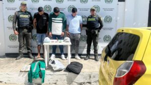 Policía capturó a tres delincuentes que le robaron a un ciudadano 11 millones de pesos y huyeron en taxi