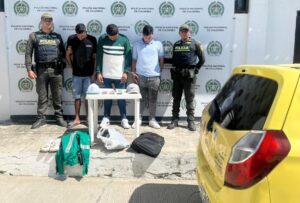 Policía capturó a tres delincuentes que le robaron a un ciudadano 11 millones de pesos y huyeron en taxi